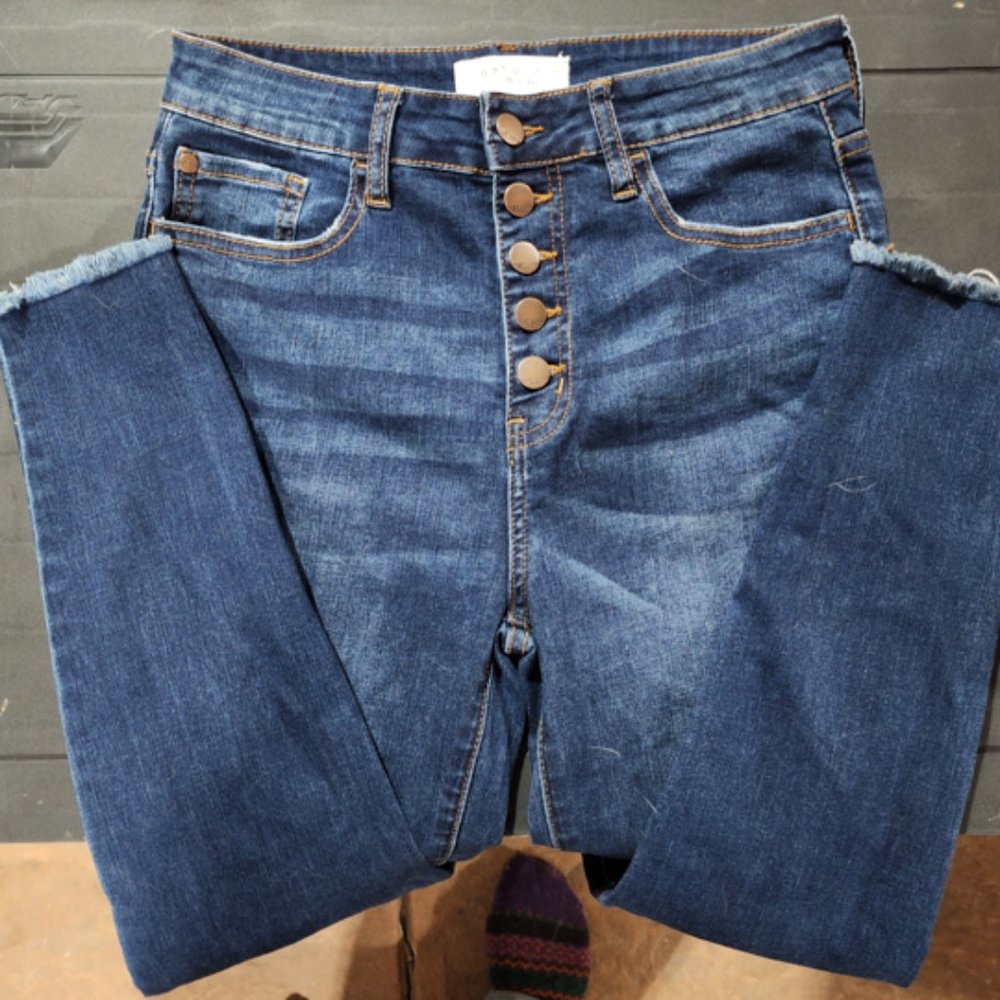 Natural Denim Women's skinny cropped jeans with frayed hem, 5 button